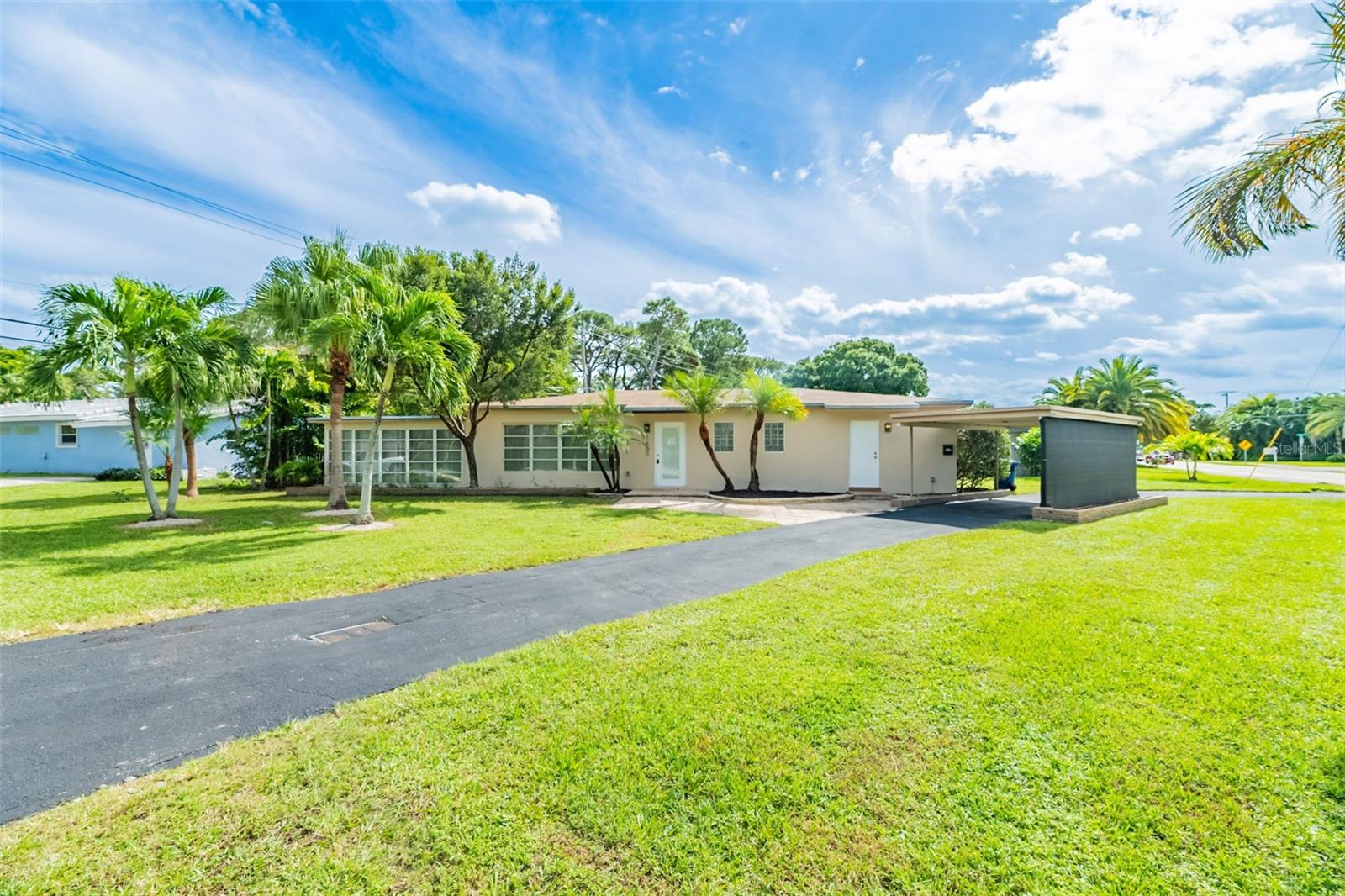 Single Family Residence in WILTON MANORS, FL - Daniel Dourado