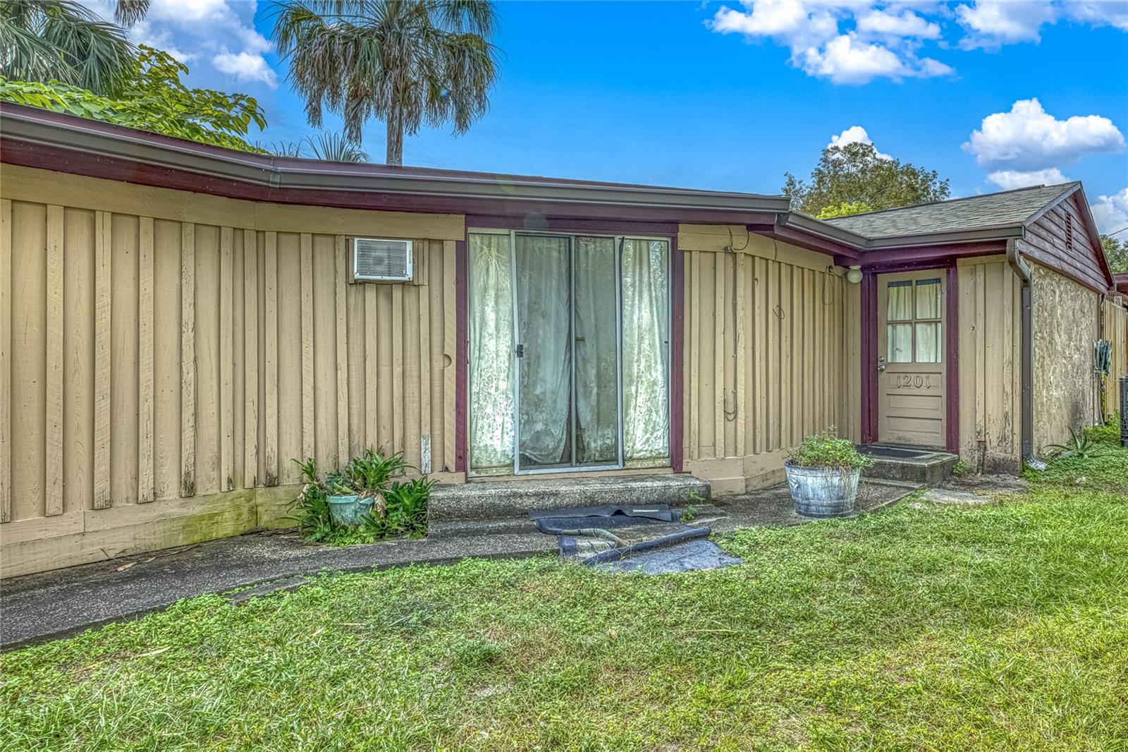 Single Family Residence in DAYTONA BEACH, FL - Daniel Dourado