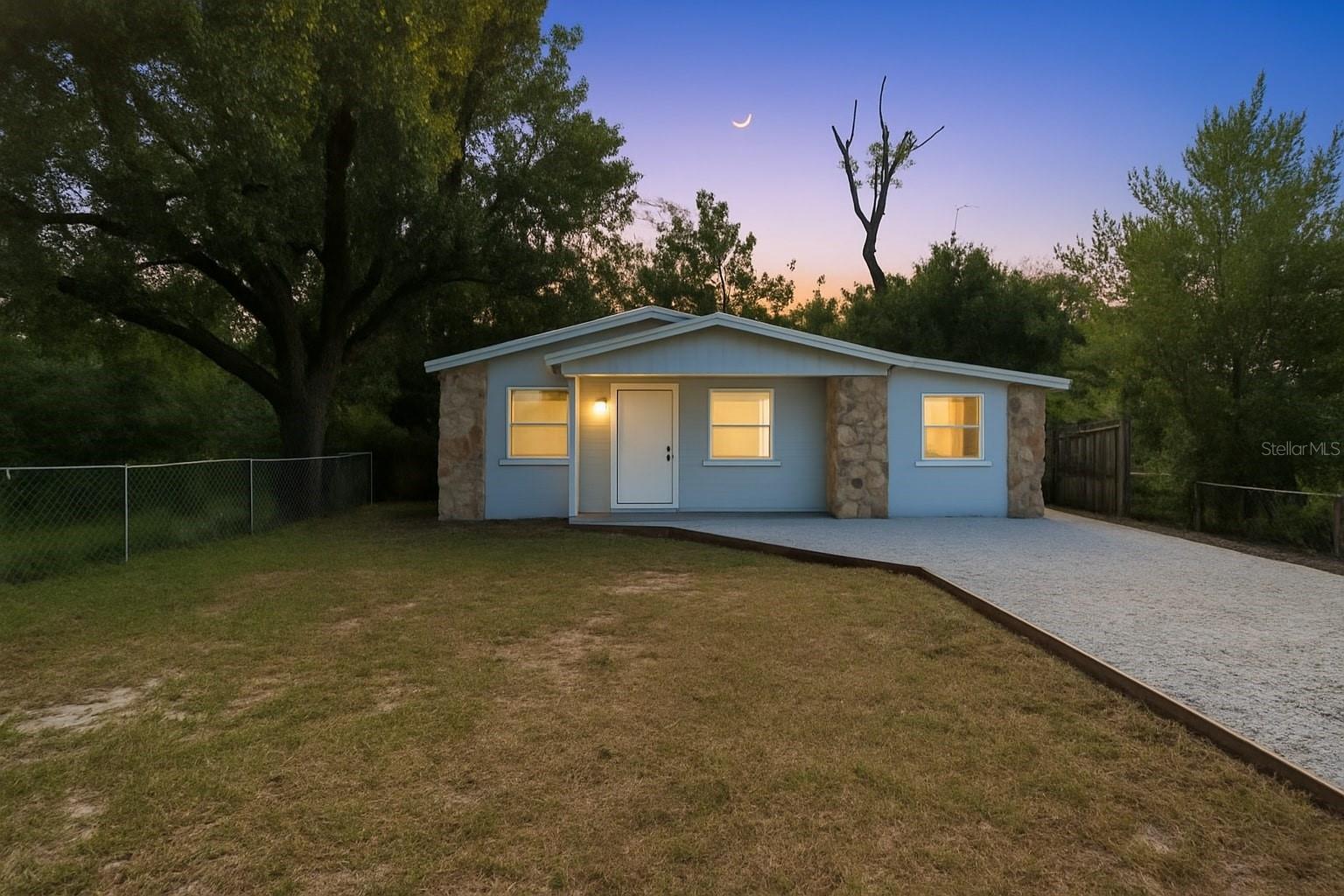 Single Family Residence in ST PETERSBURG, FL - Daniel Dourado