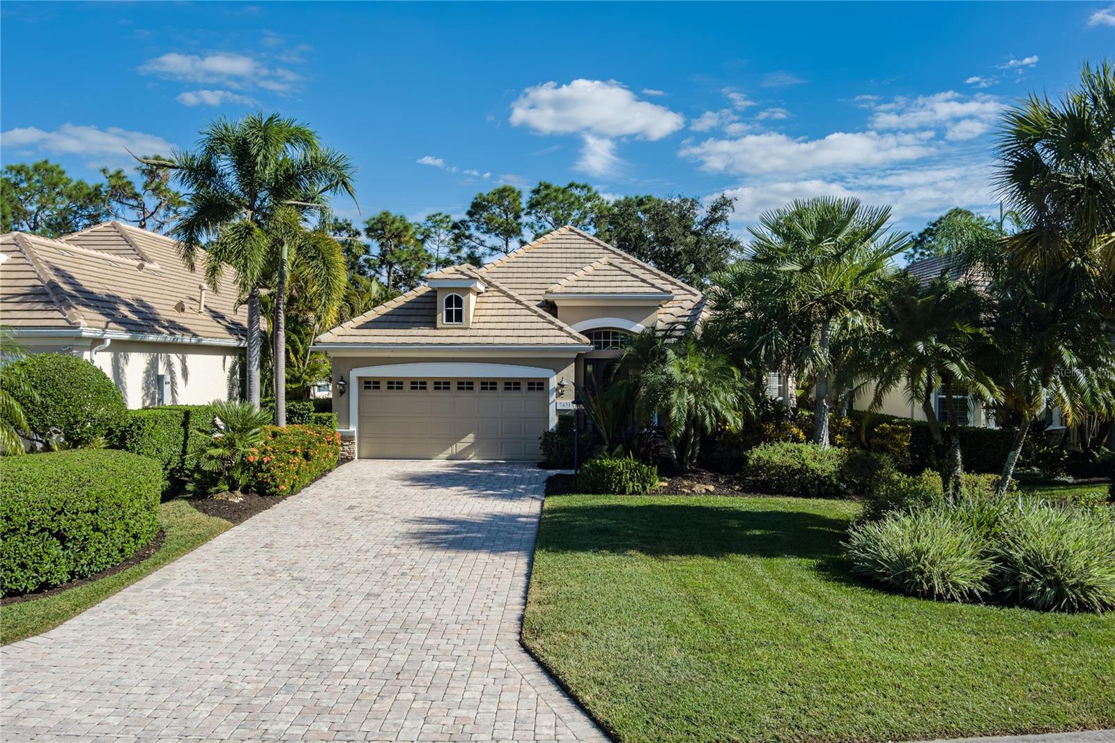 Single Family Residence in LAKEWOOD RANCH, FL - Daniel Dourado