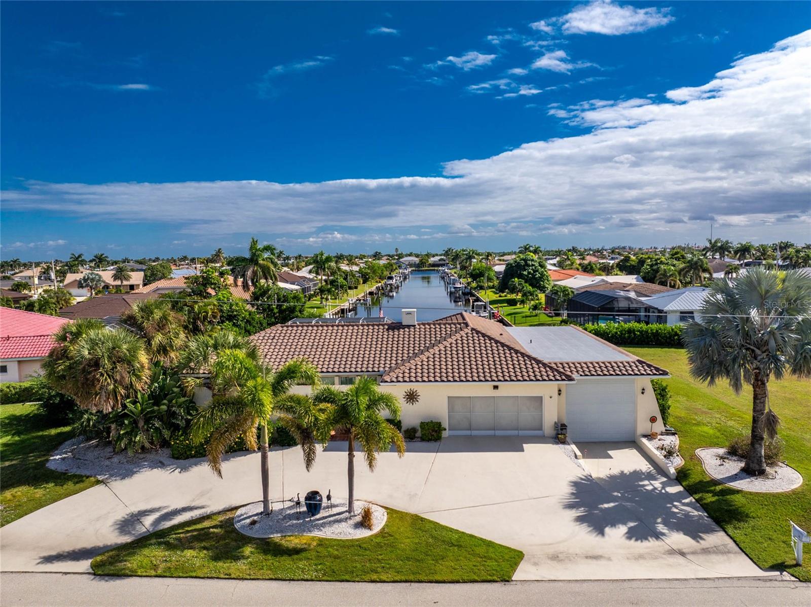 Single Family Residence em PUNTA GORDA, FL - Daniel Dourado