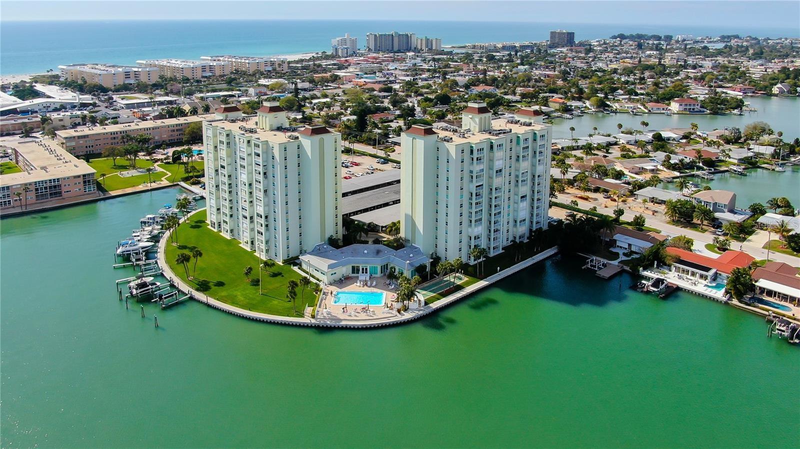 Condominium em ST PETE BEACH, FL - Daniel Dourado