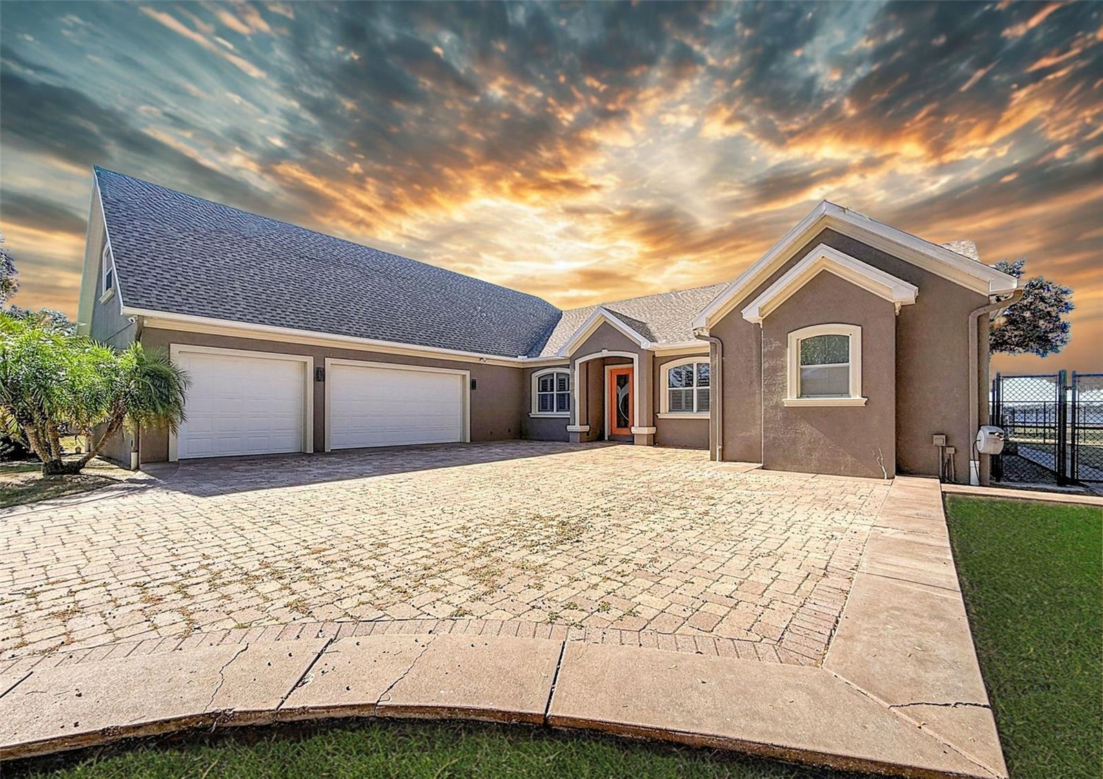 Single Family Residence em THONOTOSASSA, FL - Daniel Dourado