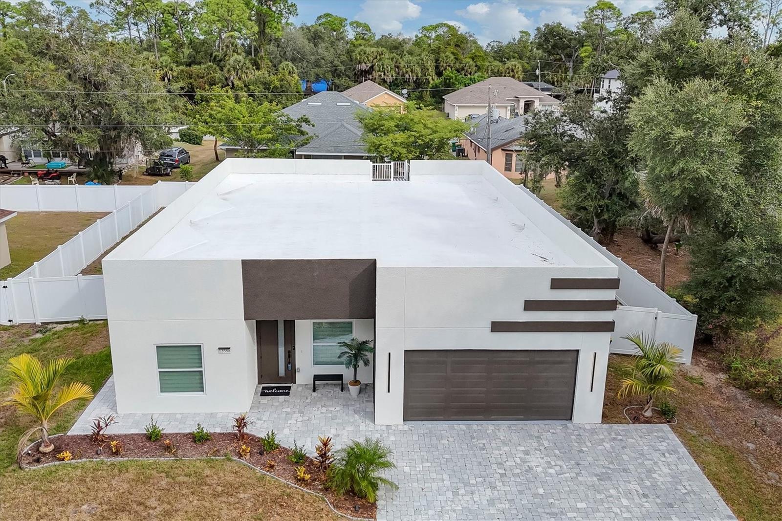 Single Family Residence em PORT CHARLOTTE, FL - Daniel Dourado