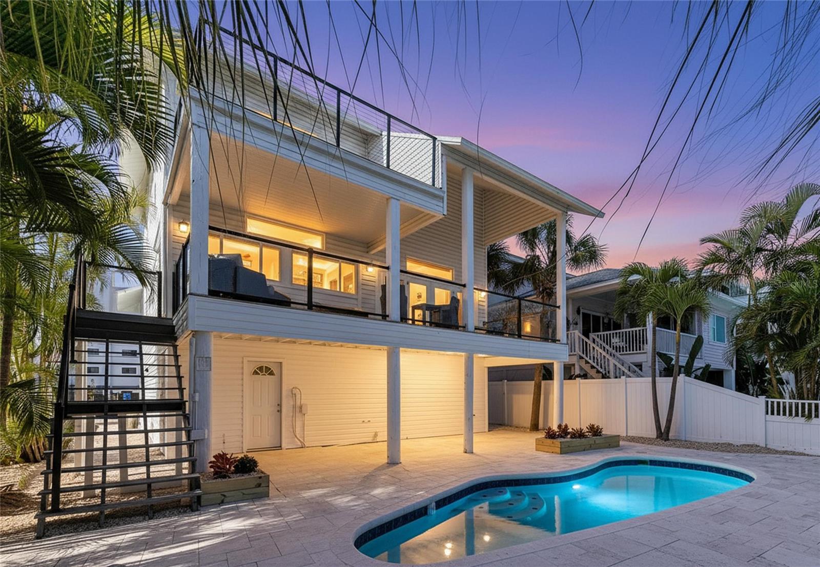 Single Family Residence em TREASURE ISLAND, FL - Daniel Dourado