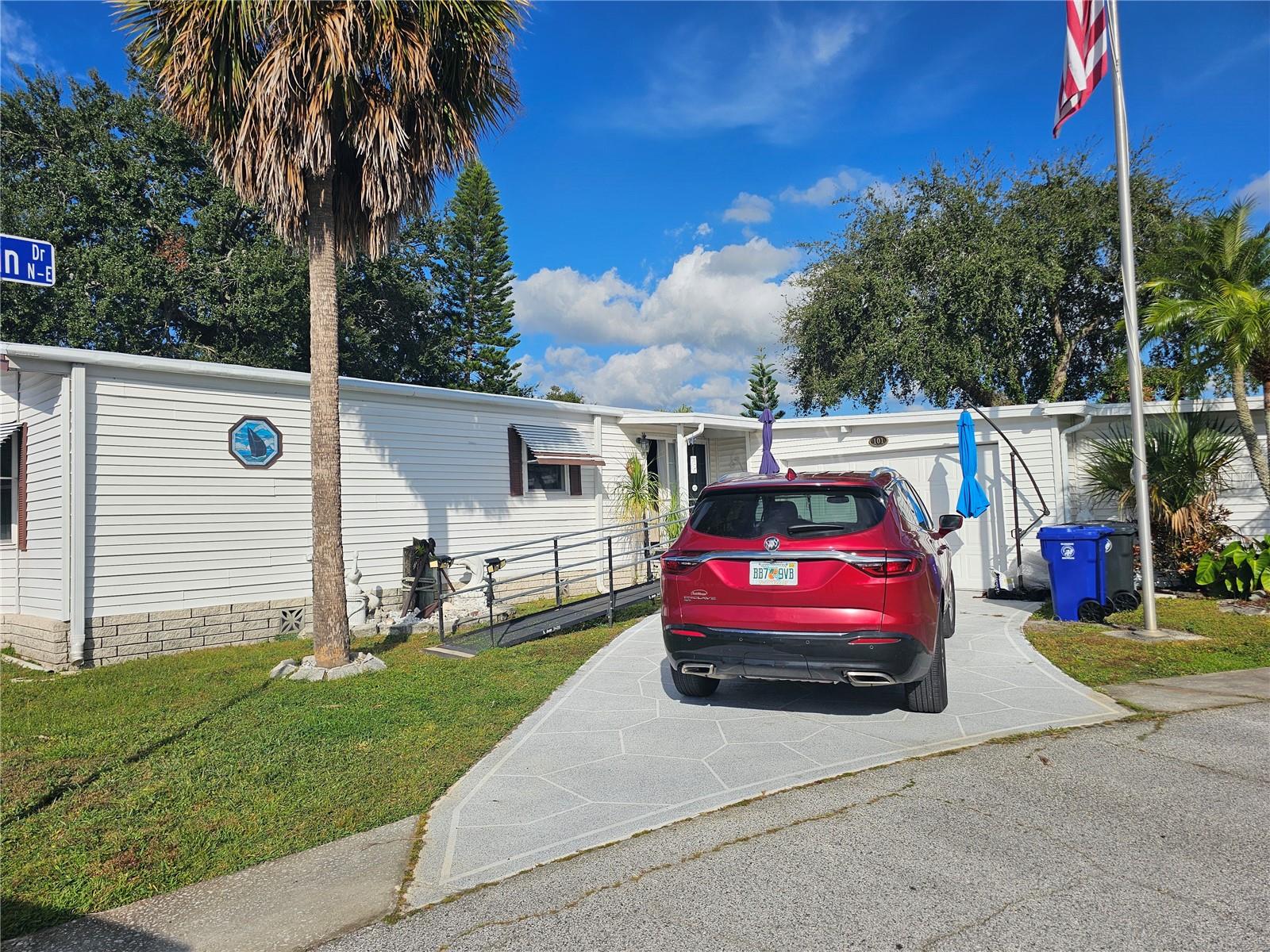 Manufactured Home in OLDSMAR, FL - Daniel Dourado
