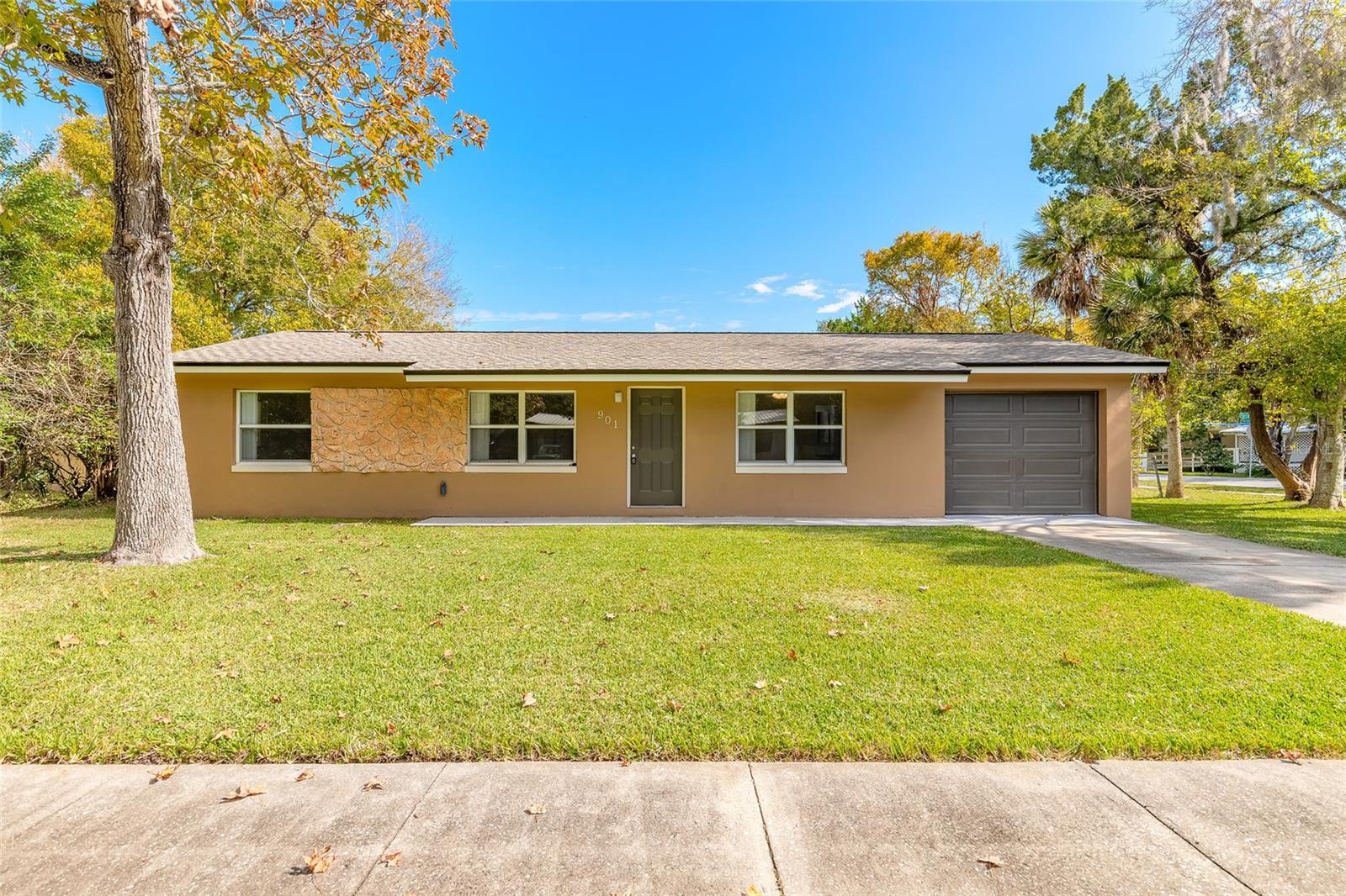 Single Family Residence in DAYTONA BEACH, FL - Daniel Dourado
