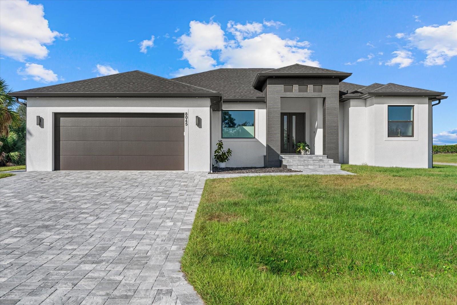 Single Family Residence em PORT CHARLOTTE, FL - Daniel Dourado