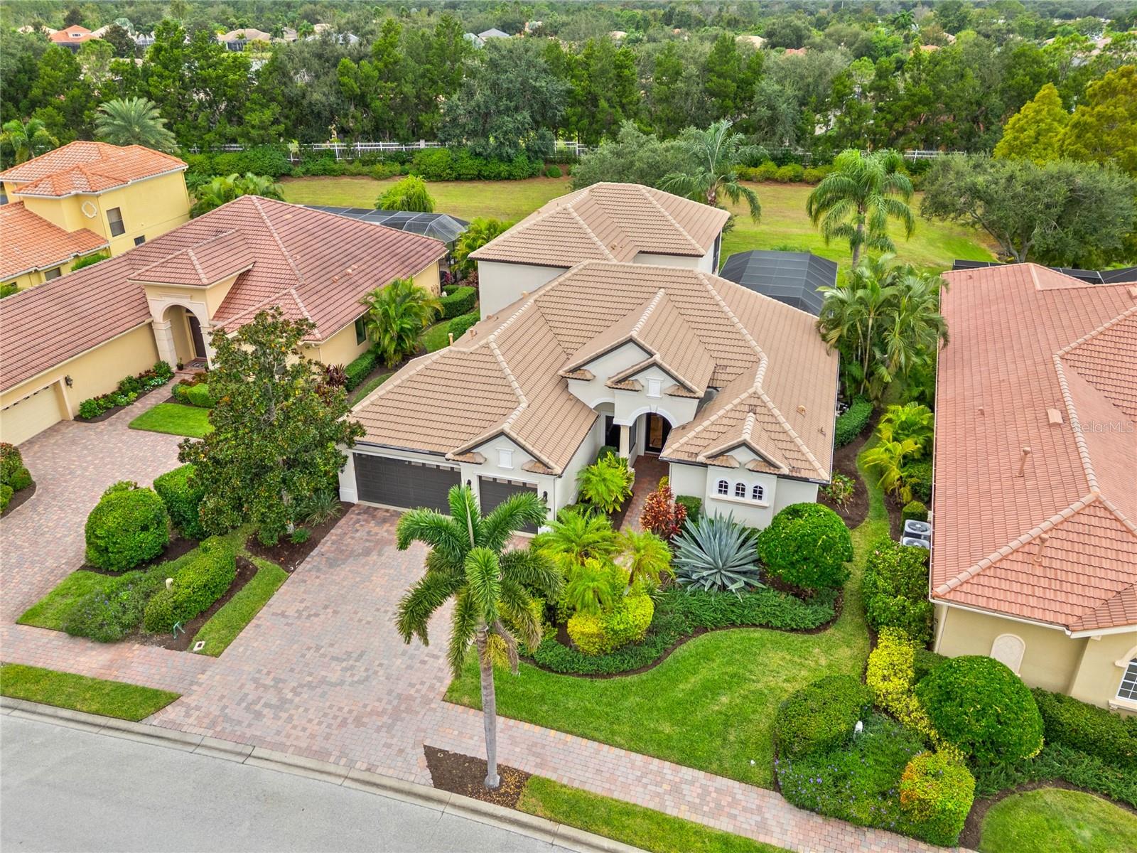 Single Family Residence in LAKEWOOD RANCH, FL - Daniel Dourado