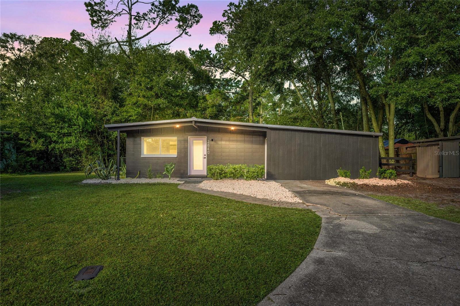 Single Family Residence in GAINESVILLE, FL - Daniel Dourado