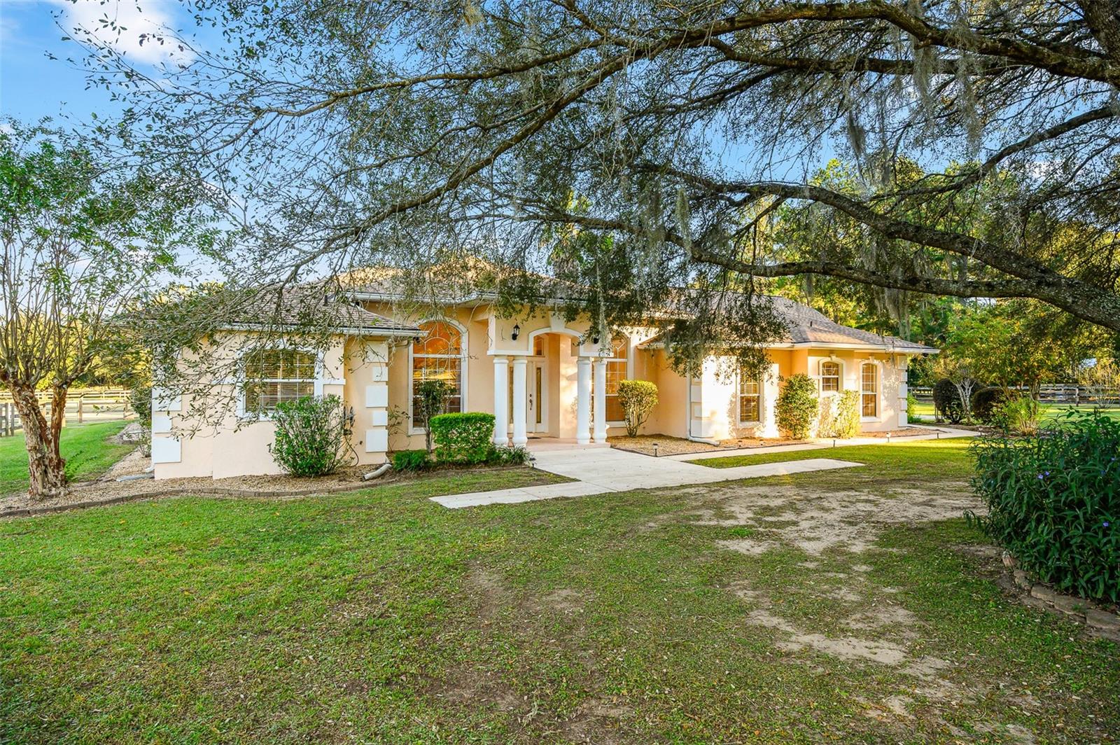 Single Family Residence em ALACHUA, FL - Daniel Dourado