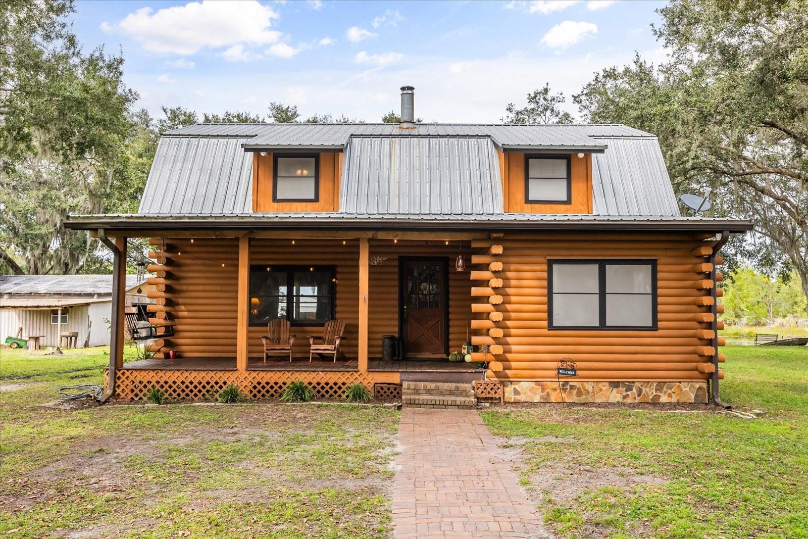 Single Family Residence in OSTEEN, FL - Daniel Dourado