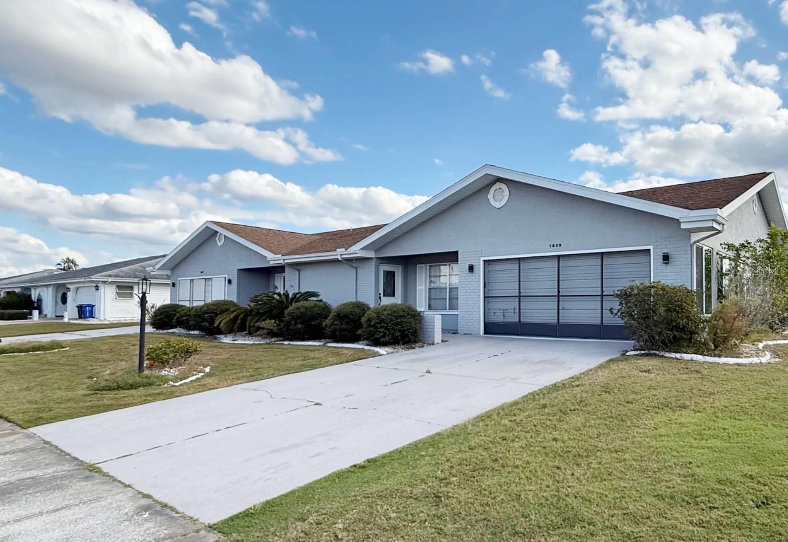 Single Family Residence em SUN CITY CENTER, FL - Daniel Dourado