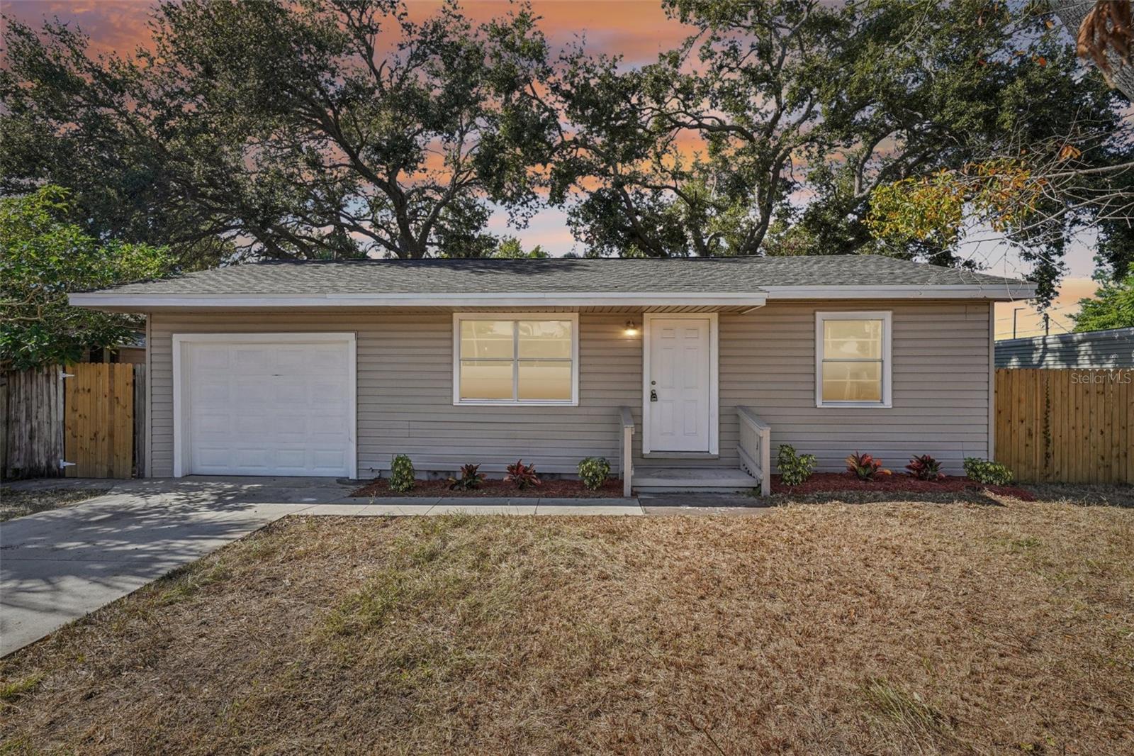 Single Family Residence em PINELLAS PARK, FL - Daniel Dourado