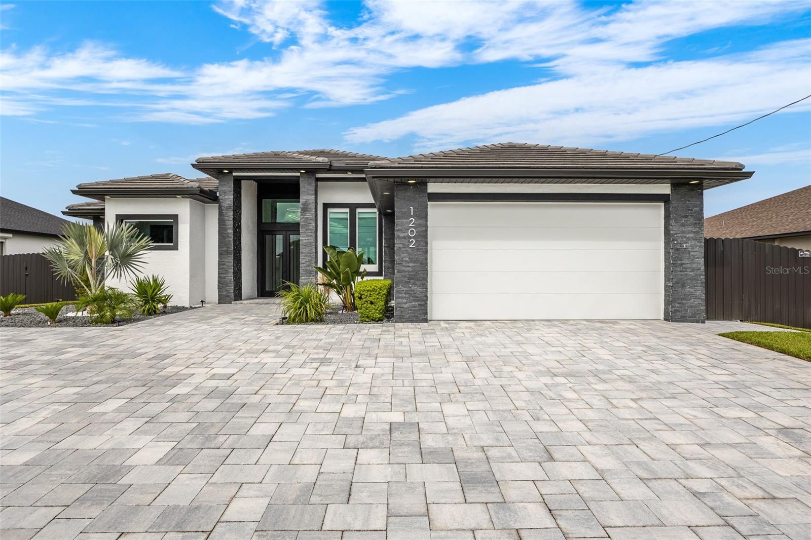 Single Family Residence in CAPE CORAL, FL - Daniel Dourado