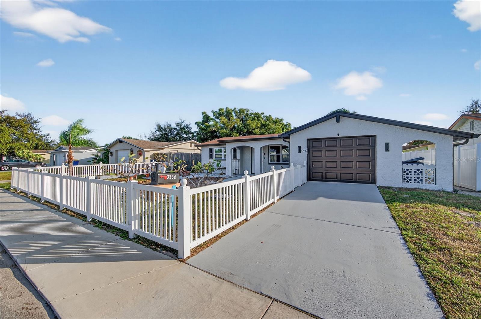 Single Family Residence in HOLIDAY, FL - Daniel Dourado