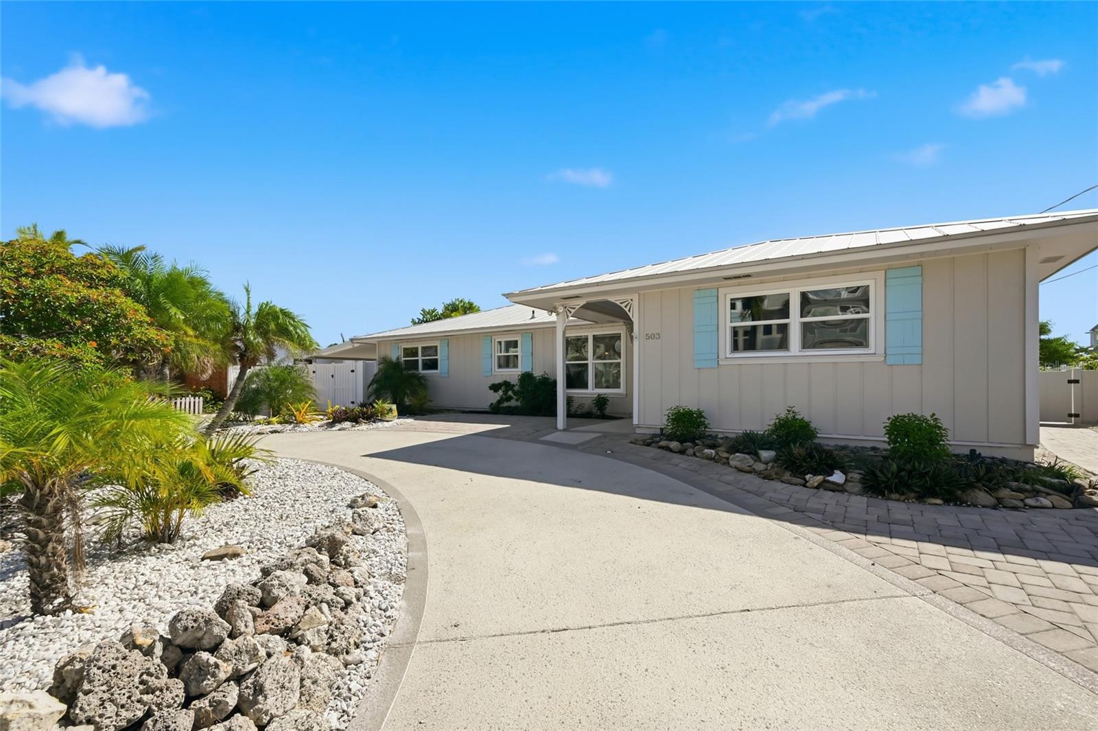 Single Family Residence in HOLMES BEACH, FL - Daniel Dourado