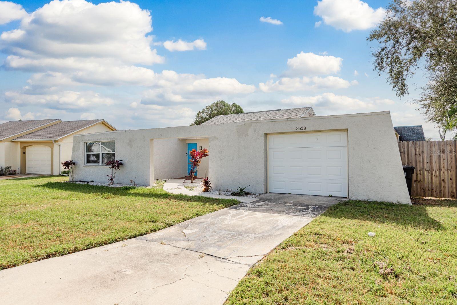 Single Family Residence in HOLIDAY, FL - Daniel Dourado