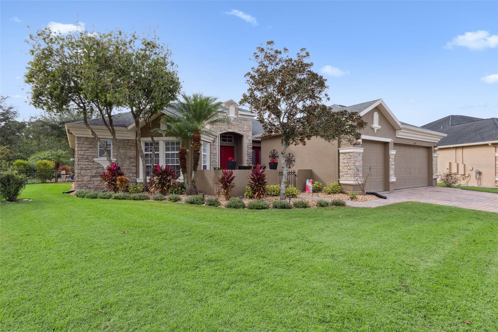 Single Family Residence em OVIEDO, FL - Daniel Dourado