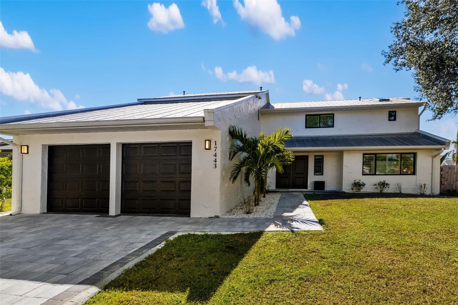 Single Family Residence em PORT CHARLOTTE, FL - Daniel Dourado