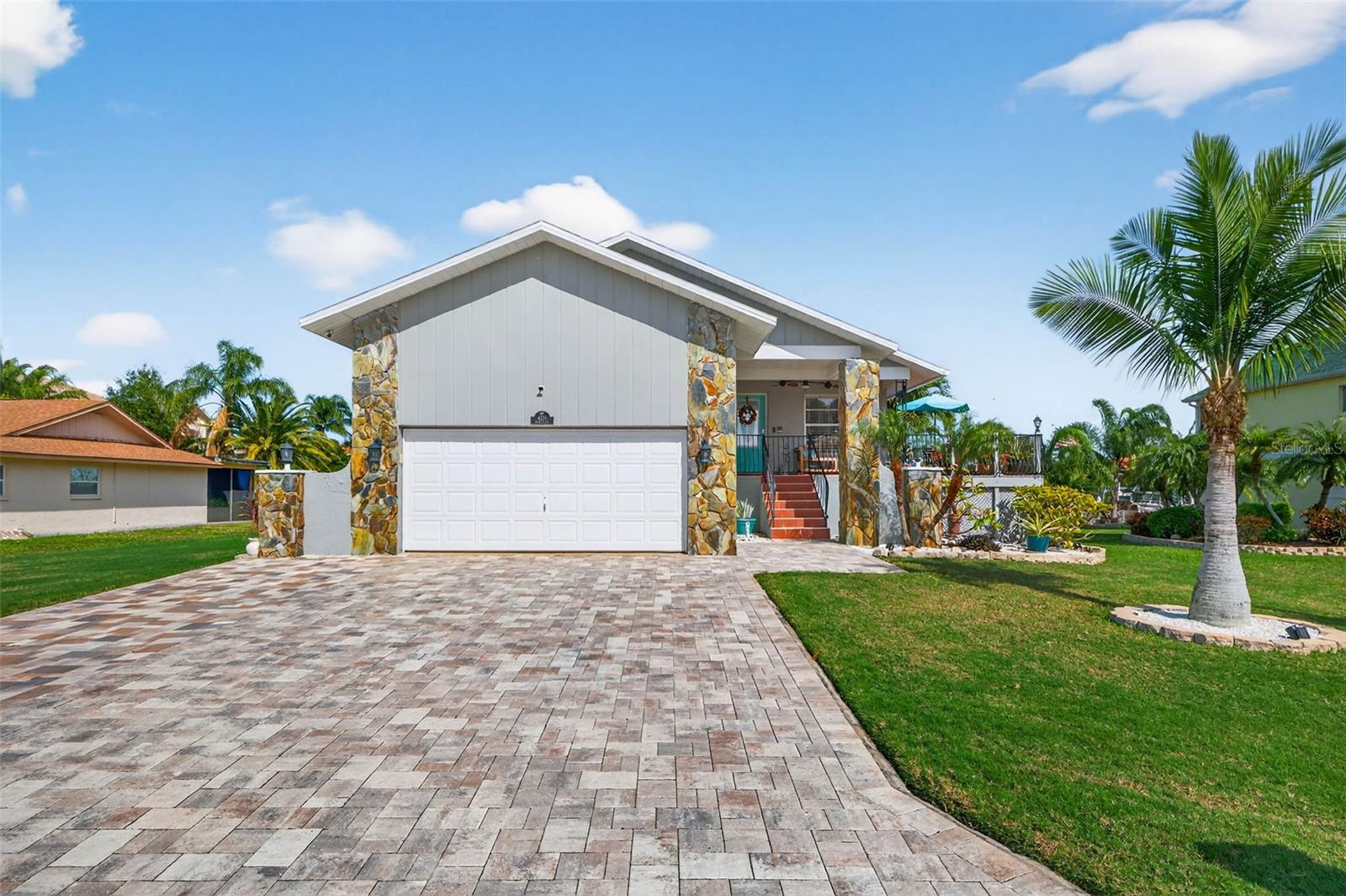 Single Family Residence em NEW PORT RICHEY, FL - Daniel Dourado