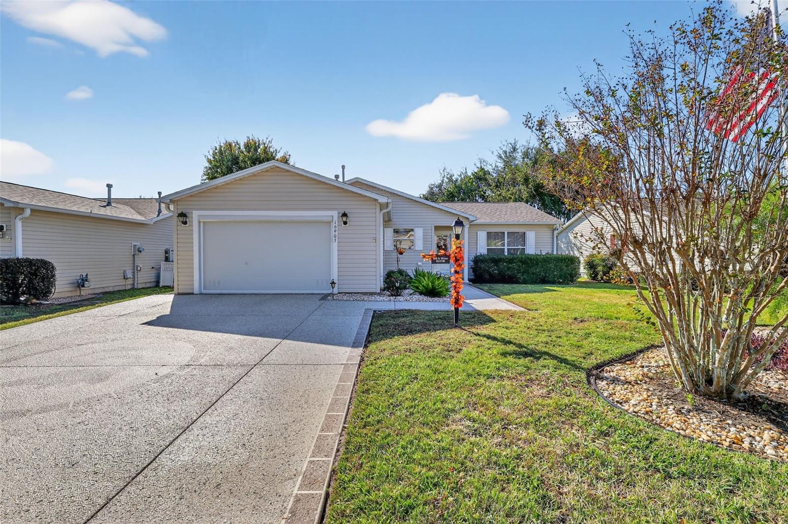 Single Family Residence em THE VILLAGES, FL - Daniel Dourado