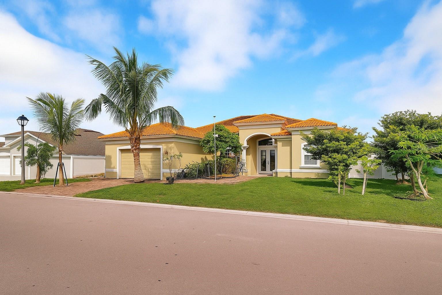 Single Family Residence in LEHIGH ACRES, FL - Daniel Dourado