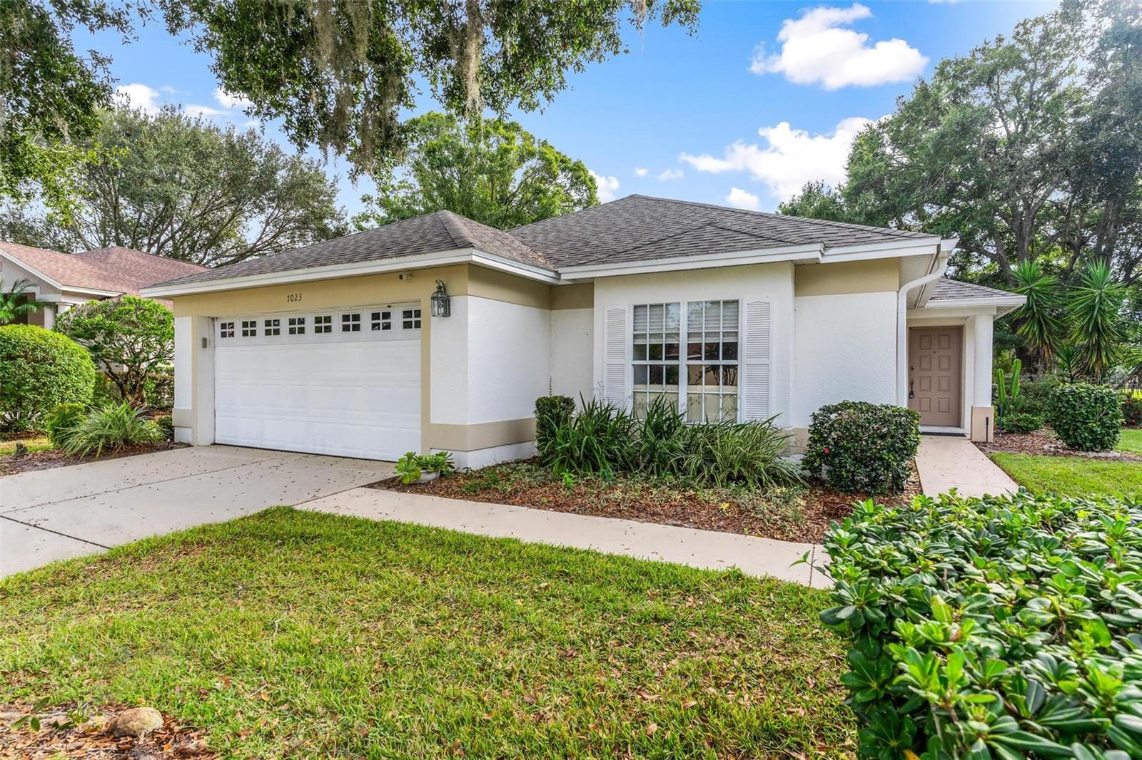 Single Family Residence em MOUNT DORA, FL - Daniel Dourado