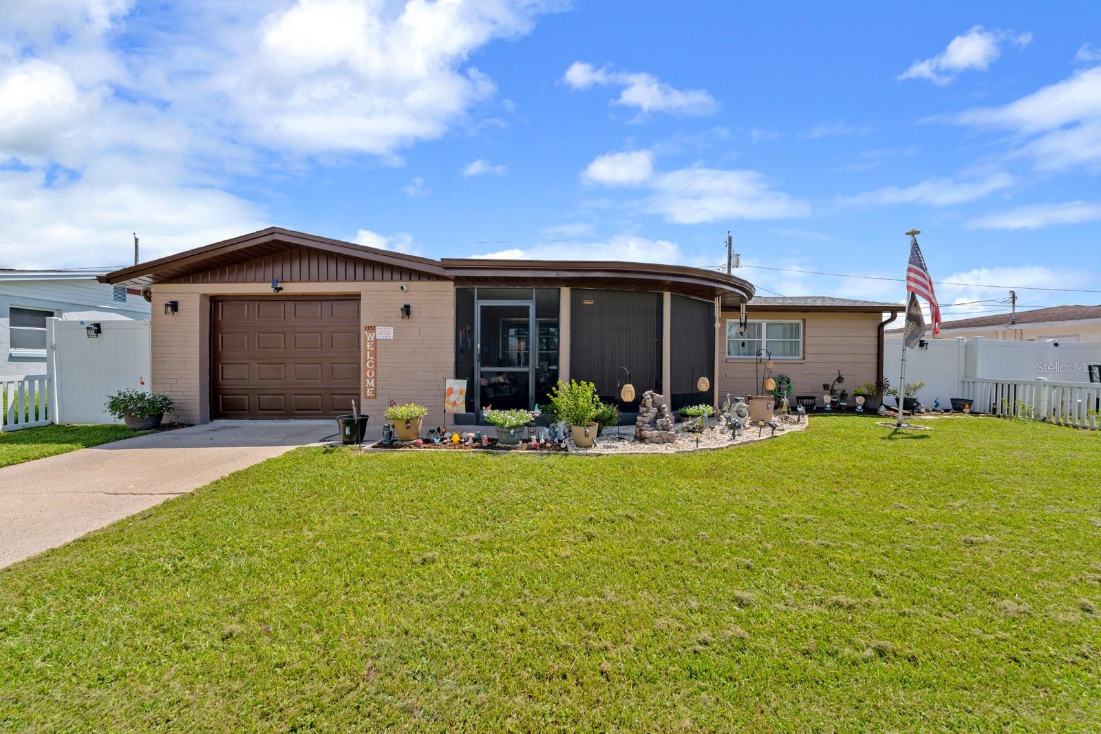 Single Family Residence in HOLIDAY, FL - Daniel Dourado