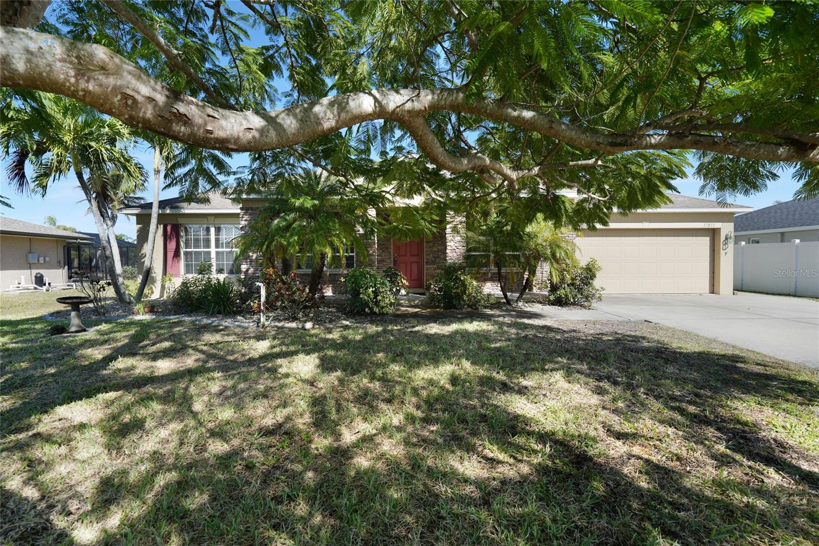 Single Family Residence em PORT CHARLOTTE, FL - Daniel Dourado