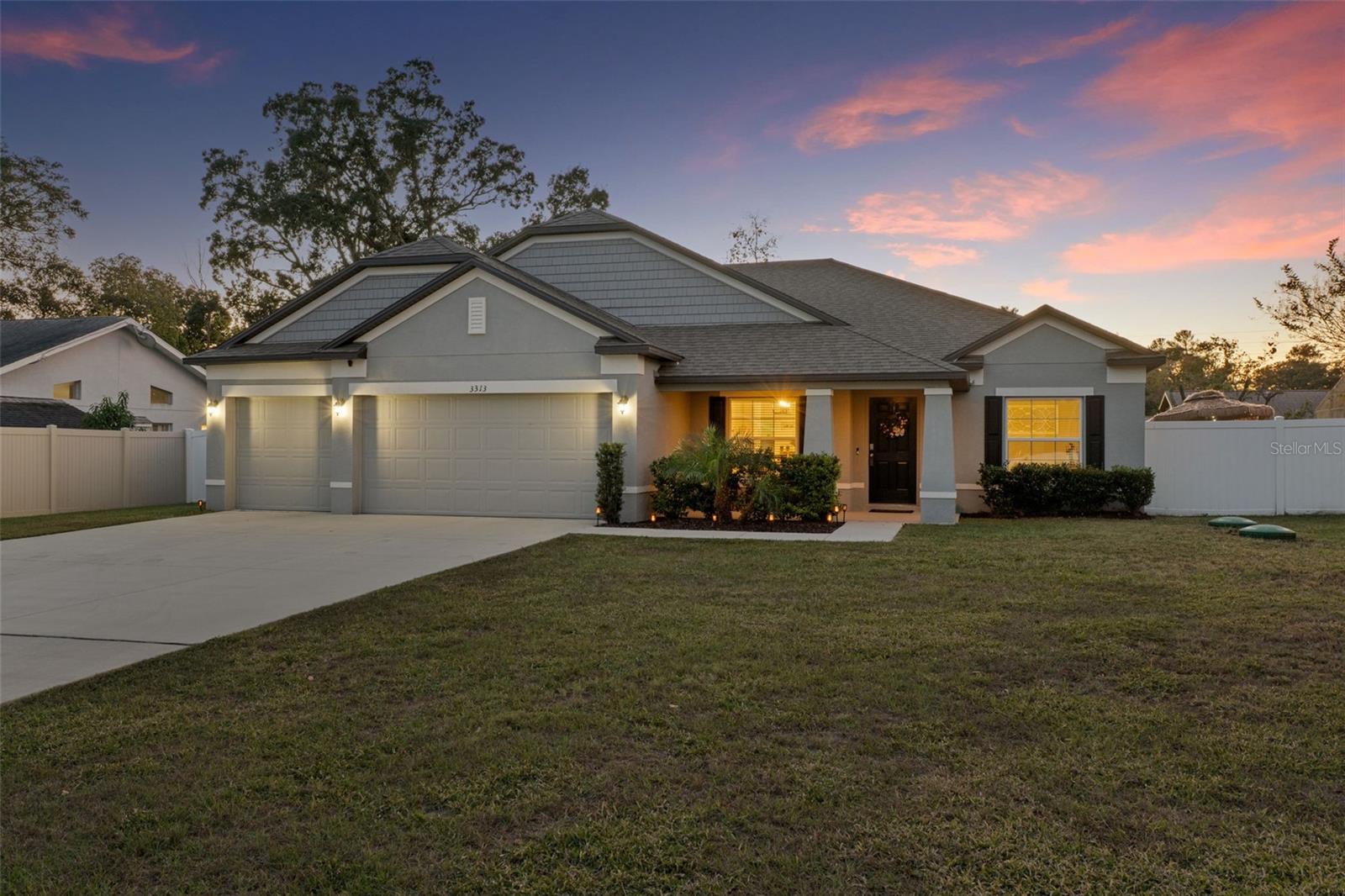 Single Family Residence in SPRING HILL, FL - Daniel Dourado