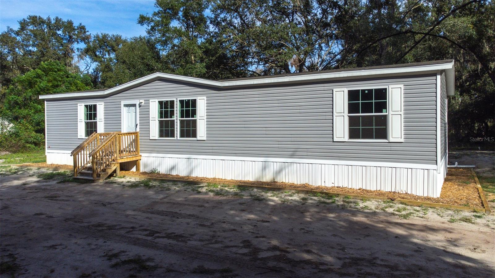 Manufactured Home in WEBSTER, FL - Daniel Dourado