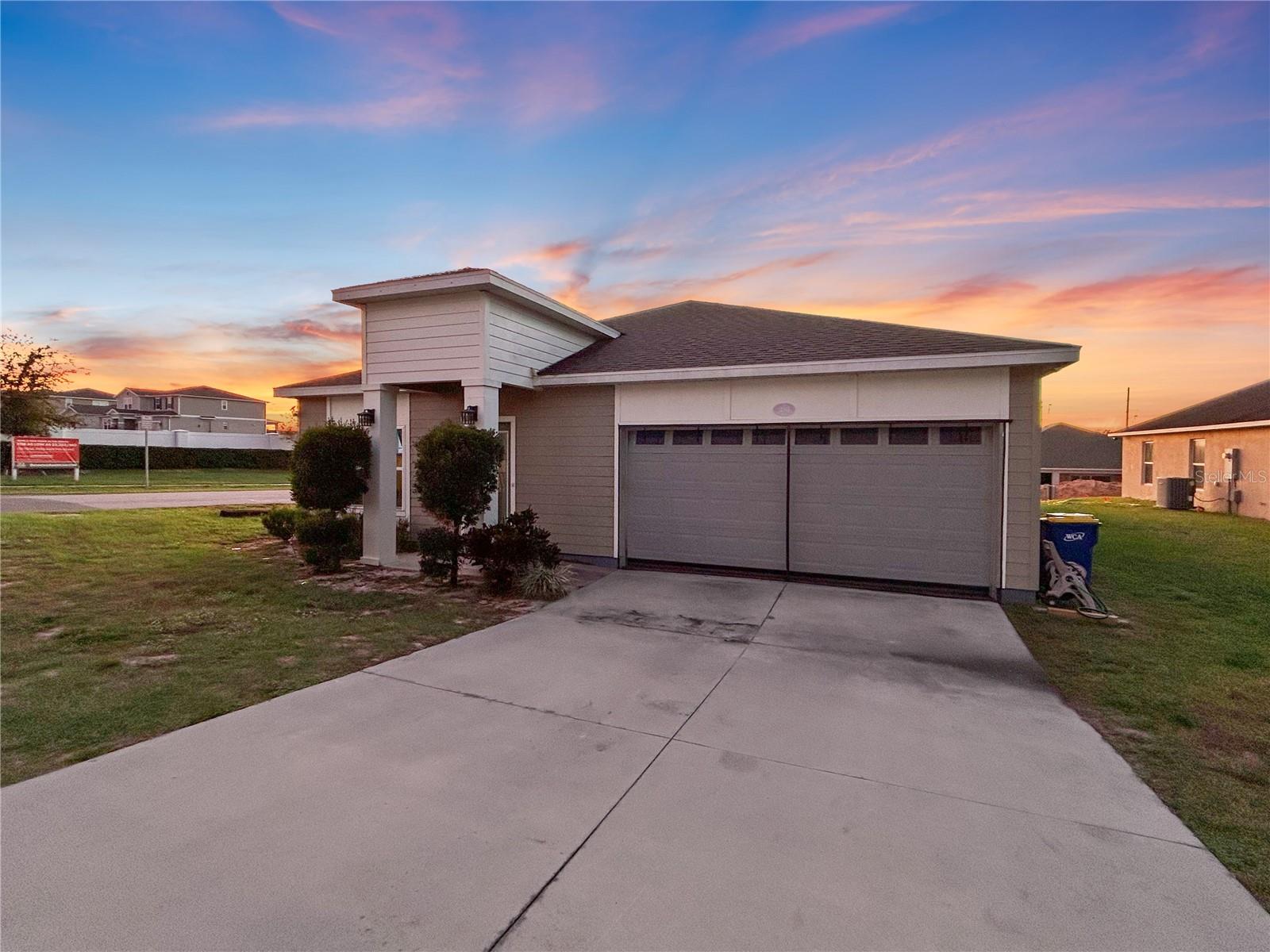 Single Family Residence em MASCOTTE, FL - Daniel Dourado