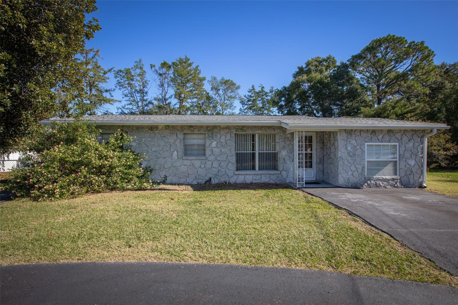 Single Family Residence in ORANGE PARK, FL - Daniel Dourado