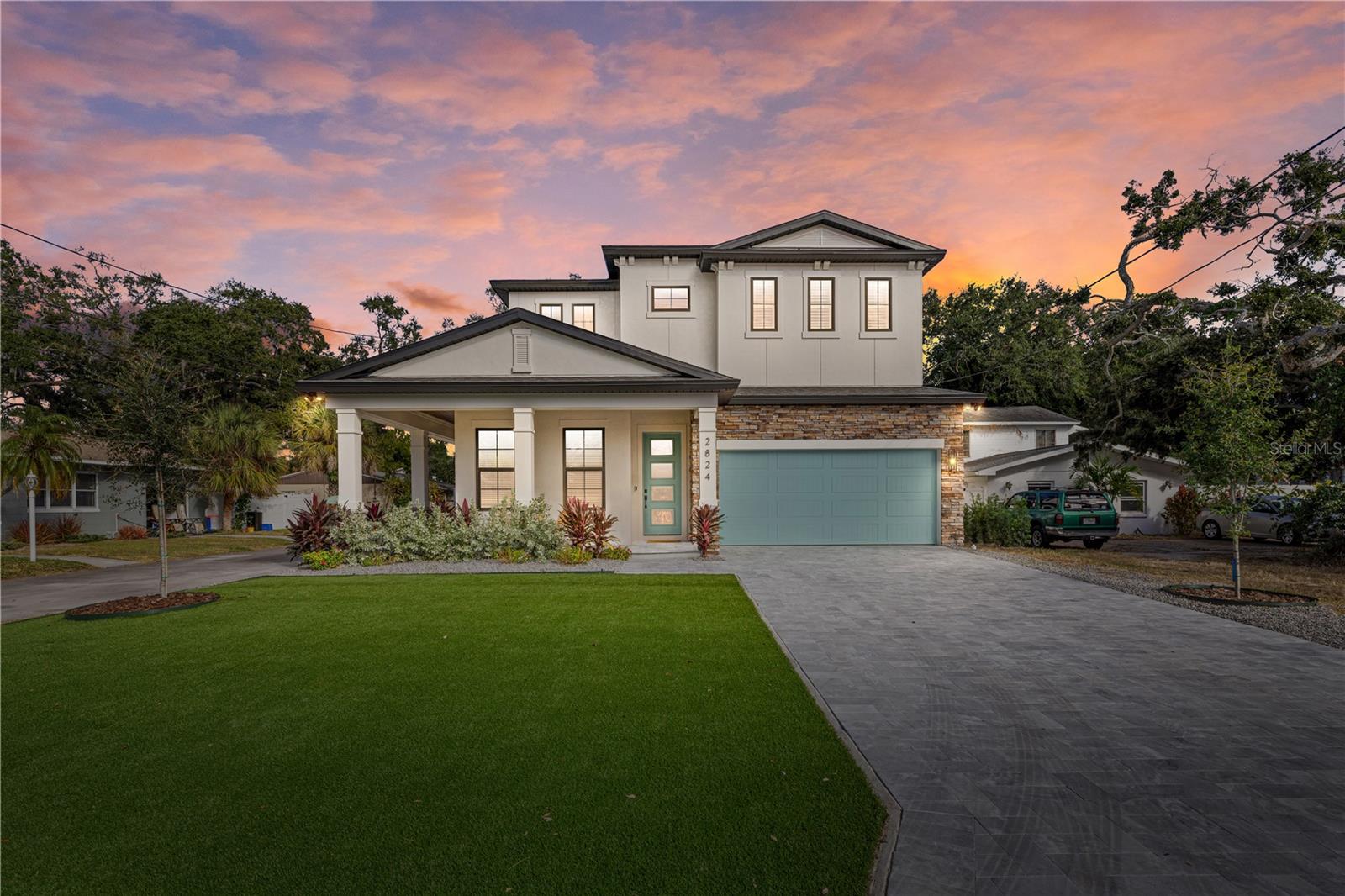 Single Family Residence in GULFPORT, FL - Daniel Dourado