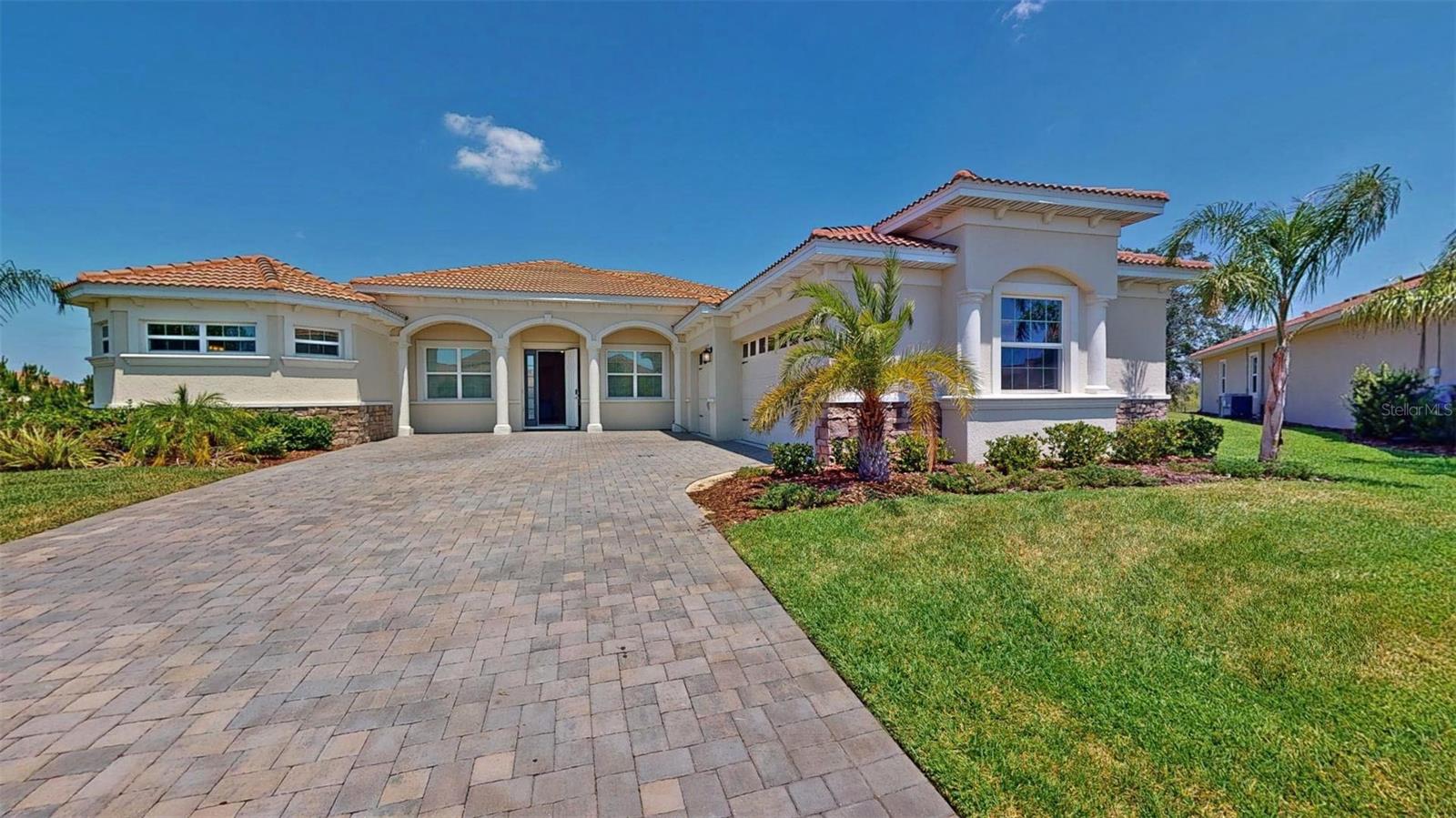 Single Family Residence in DAVENPORT, FL - Daniel Dourado