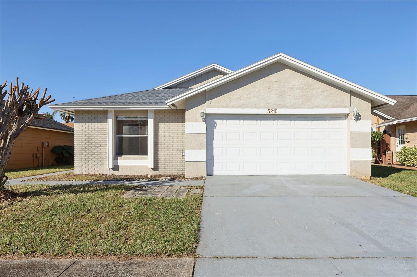 Single Family Residence in KISSIMMEE, FL - Daniel Dourado