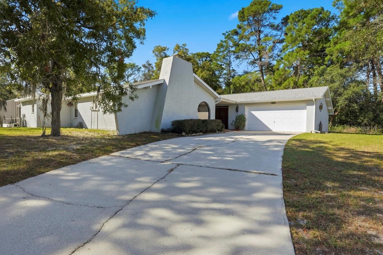 Single Family Residence in SPRING HILL, FL - Daniel Dourado
