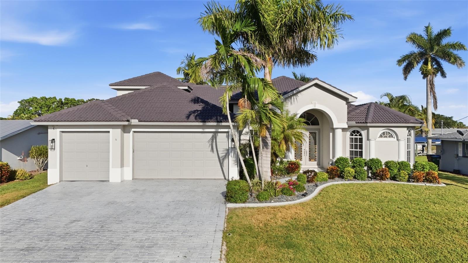 Single Family Residence in CAPE CORAL, FL - Daniel Dourado