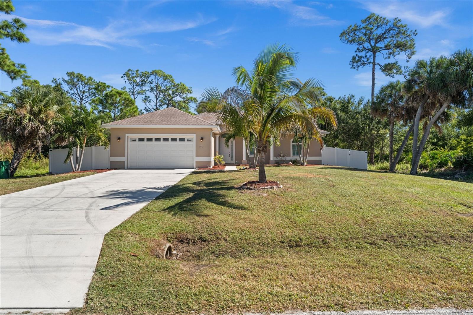 Single Family Residence em PORT CHARLOTTE, FL - Daniel Dourado