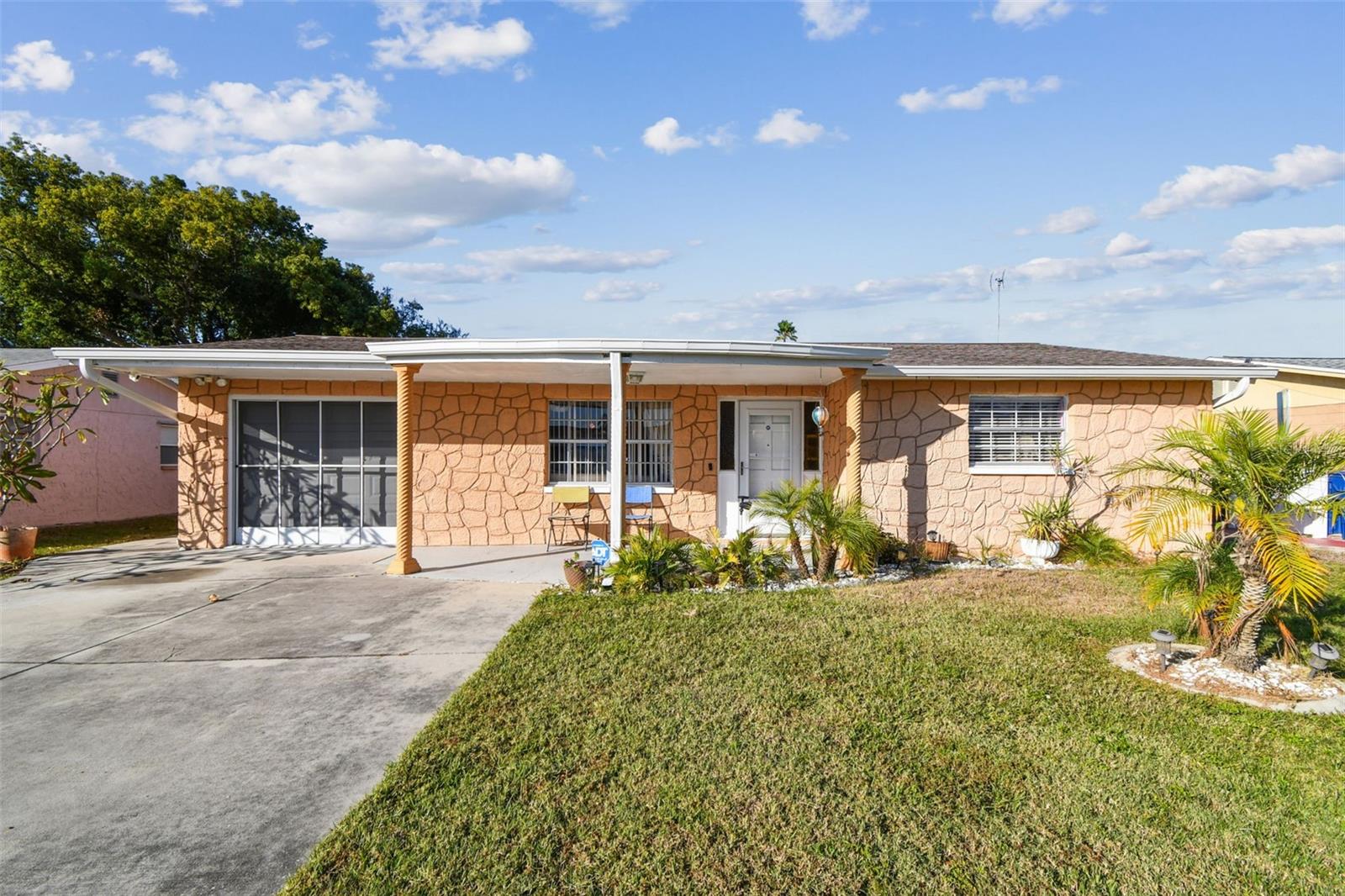 Single Family Residence in HOLIDAY, FL - Daniel Dourado