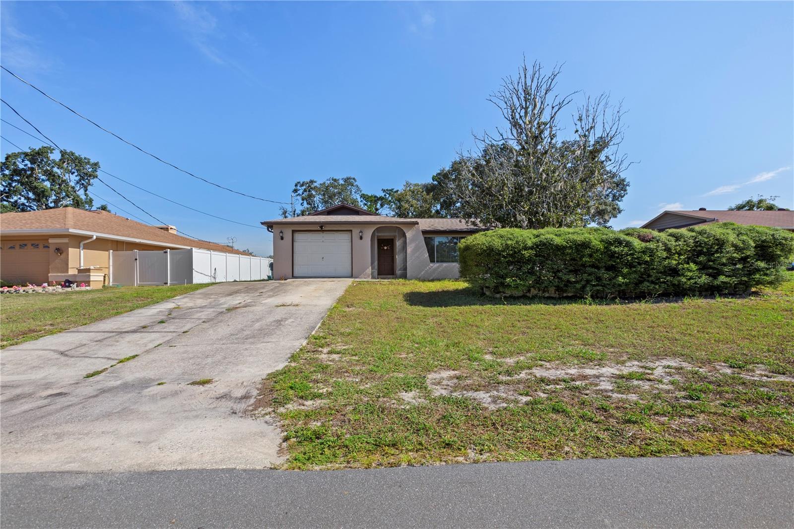 Single Family Residence in SPRING HILL, FL - Daniel Dourado