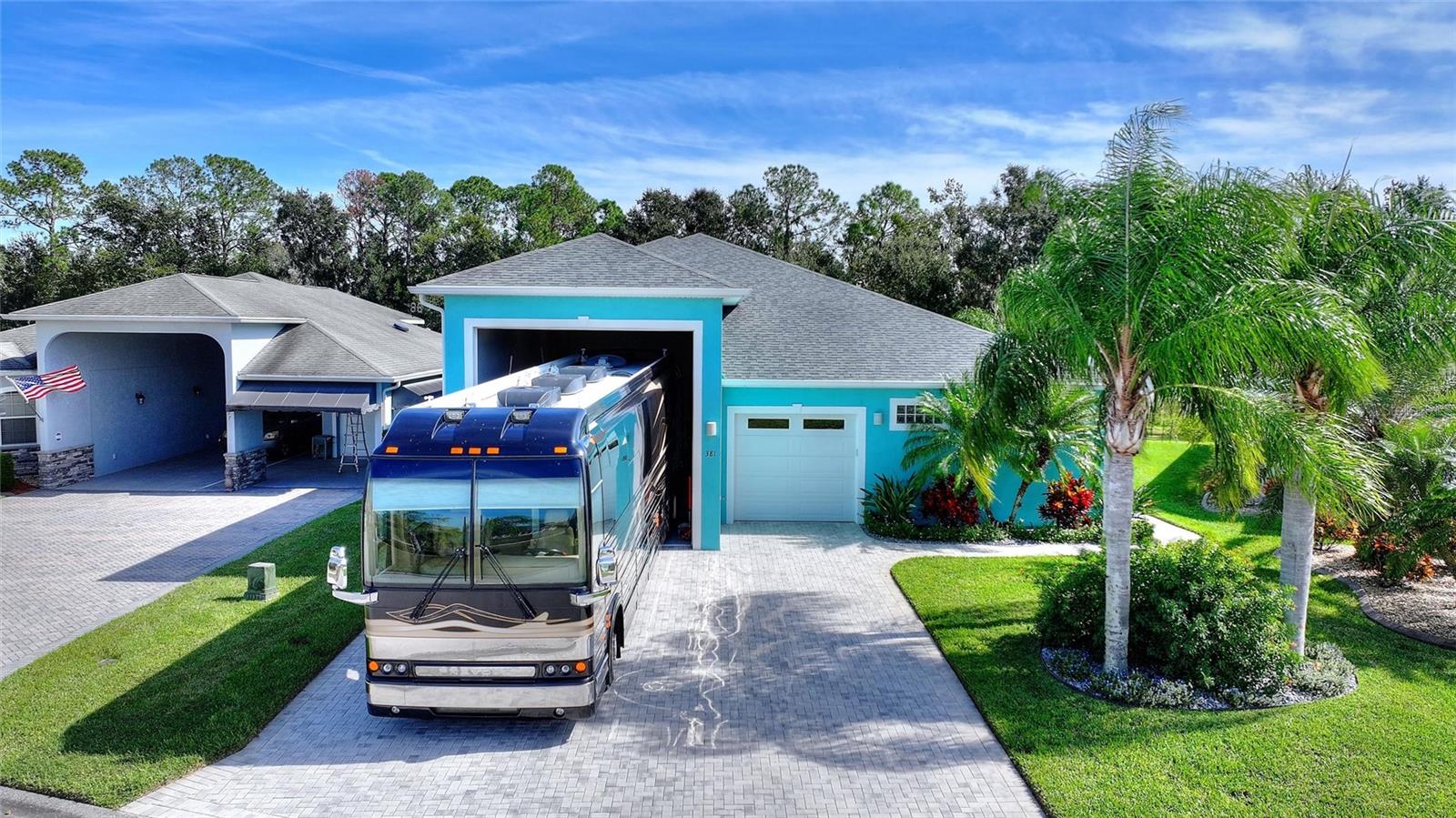 Single Family Residence in POLK CITY, FL - Daniel Dourado