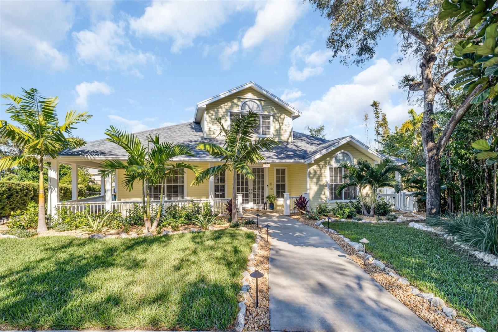 Single Family Residence em CRYSTAL BEACH, FL - Daniel Dourado