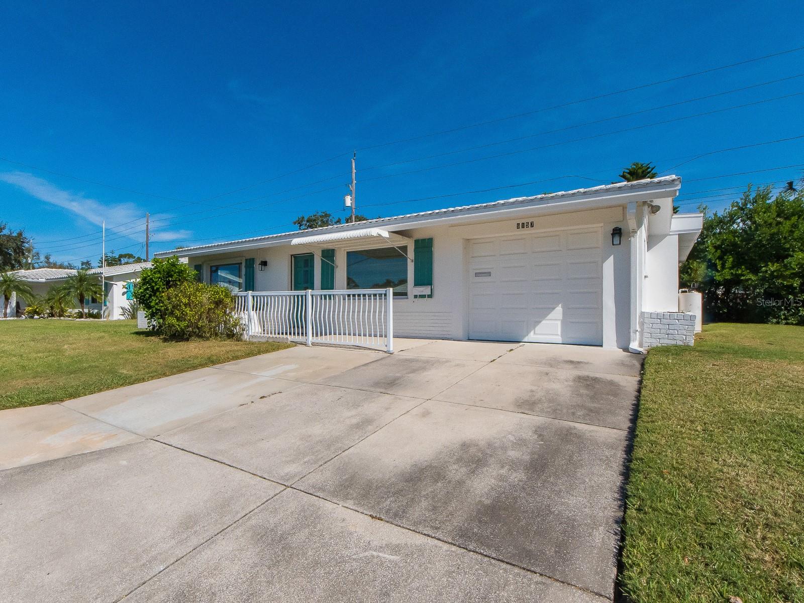 Single Family Residence em SEMINOLE, FL - Daniel Dourado