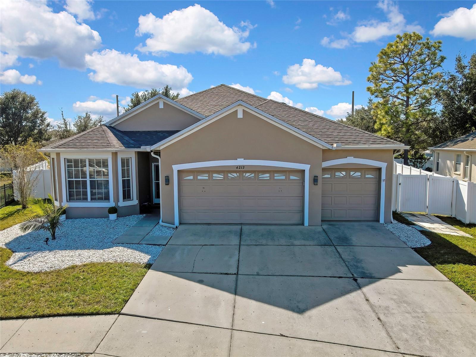 Single Family Residence in SPRING HILL, FL - Daniel Dourado