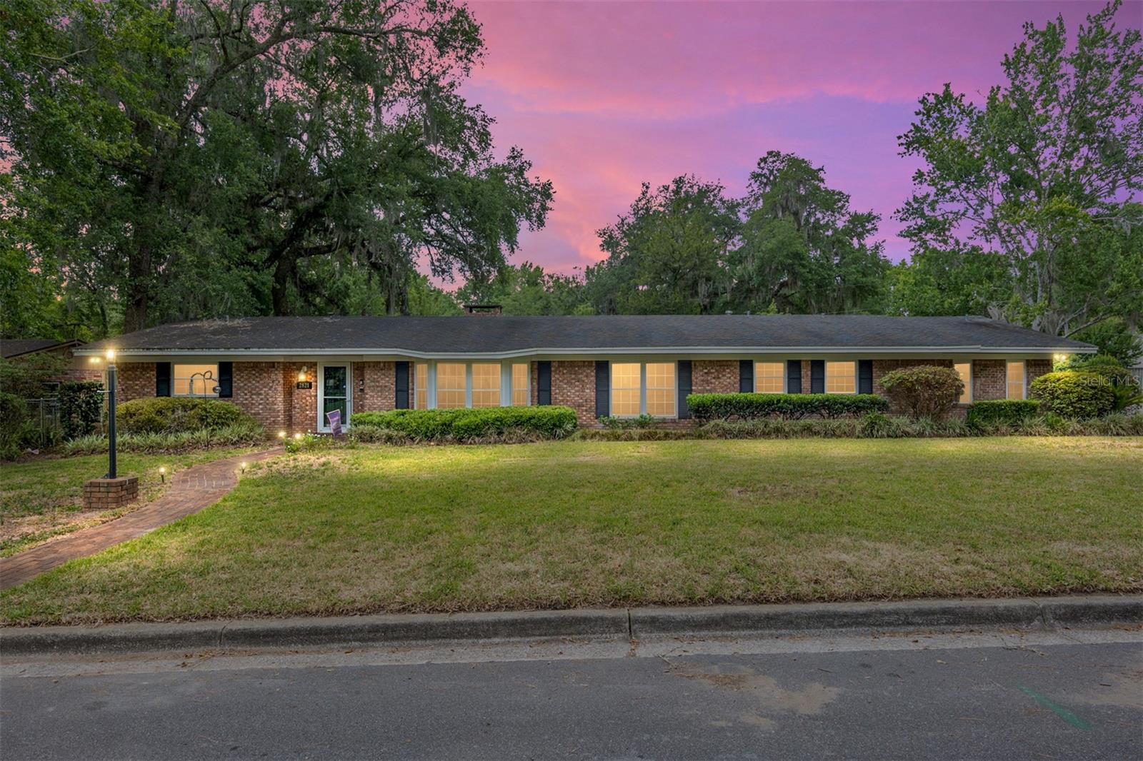Single Family Residence in GAINESVILLE, FL - Daniel Dourado