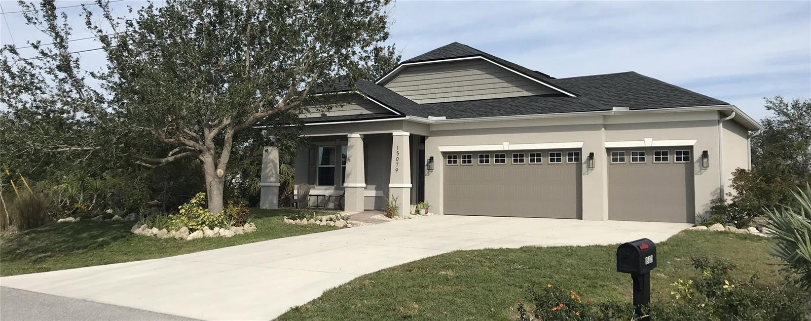 Single Family Residence em PORT CHARLOTTE, FL - Daniel Dourado