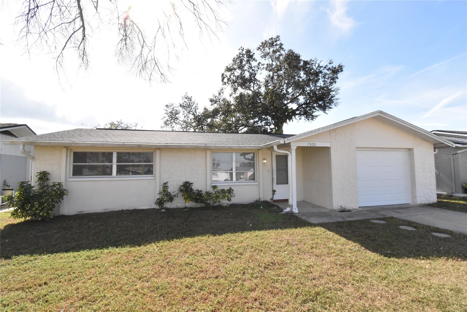 Single Family Residence in PORT RICHEY, FL - Daniel Dourado