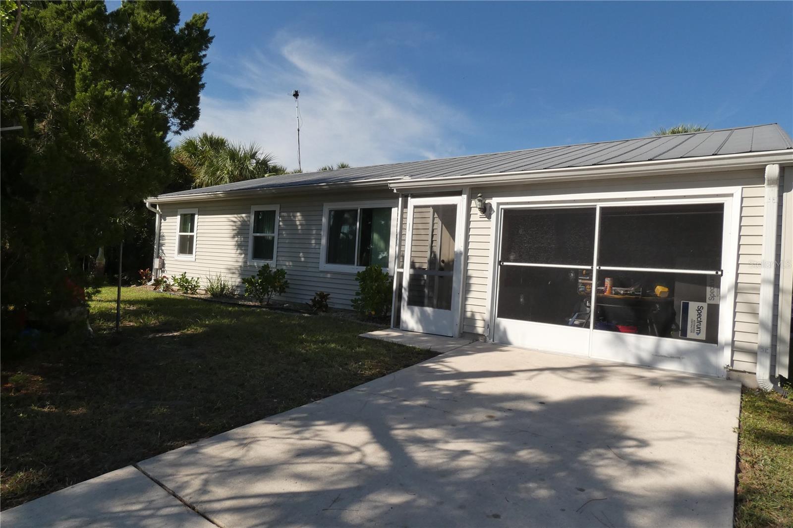 Single Family Residence em PORT CHARLOTTE, FL - Daniel Dourado